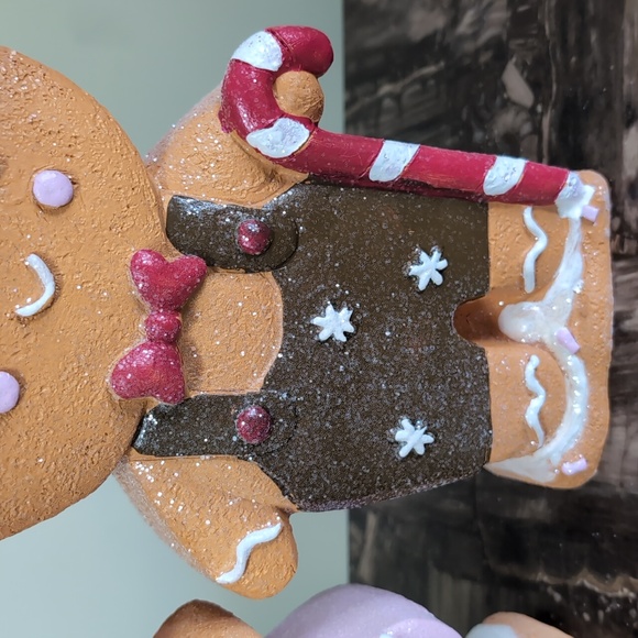 ❌SOLD❌Cupcakes & Cashmere Gingerbread Couple Figurines Christmas Decor, Shimmery - Picture 7 of 11